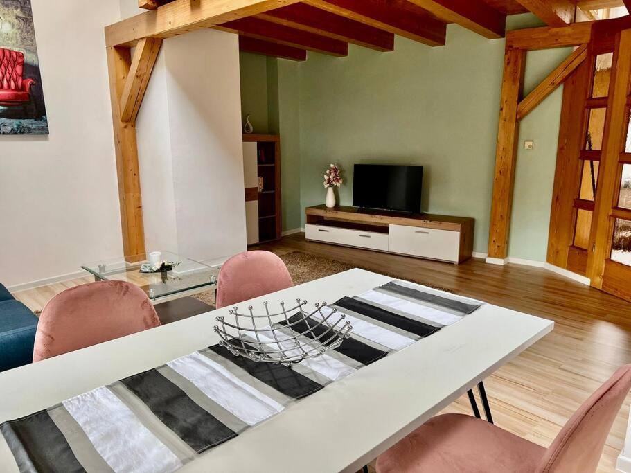 Wanderurlaub Mit Und Ohne Hund! Apartment Harra ภายนอก รูปภาพ